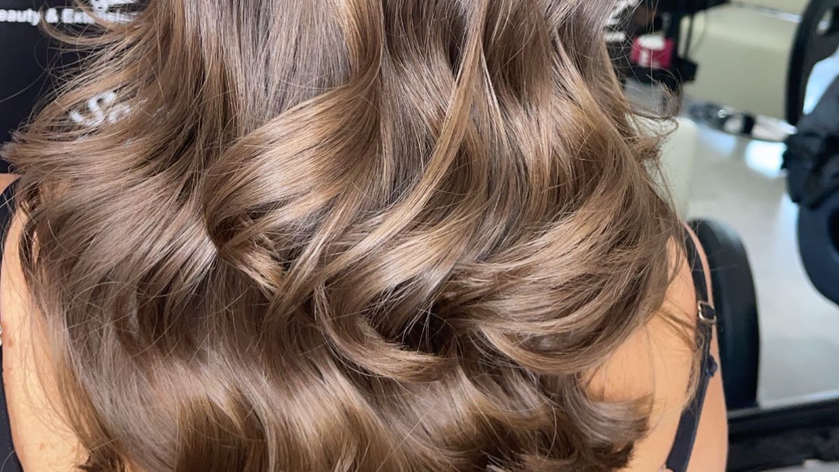 A balayage finish at Scissorz